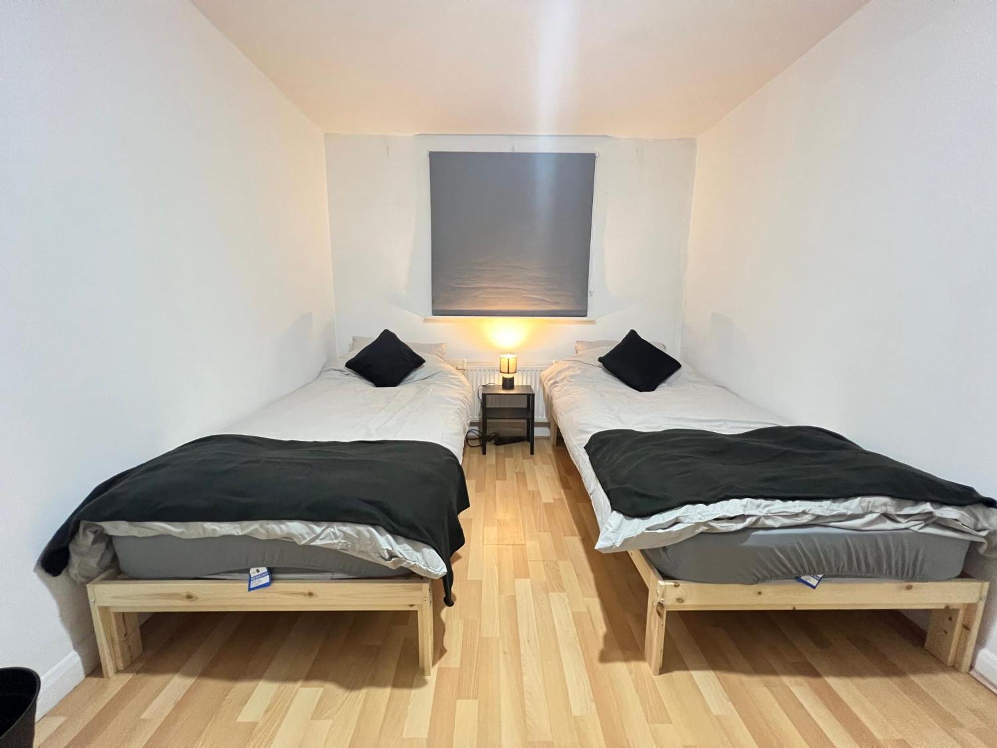 High End Luxury 2 Bed Apartment *