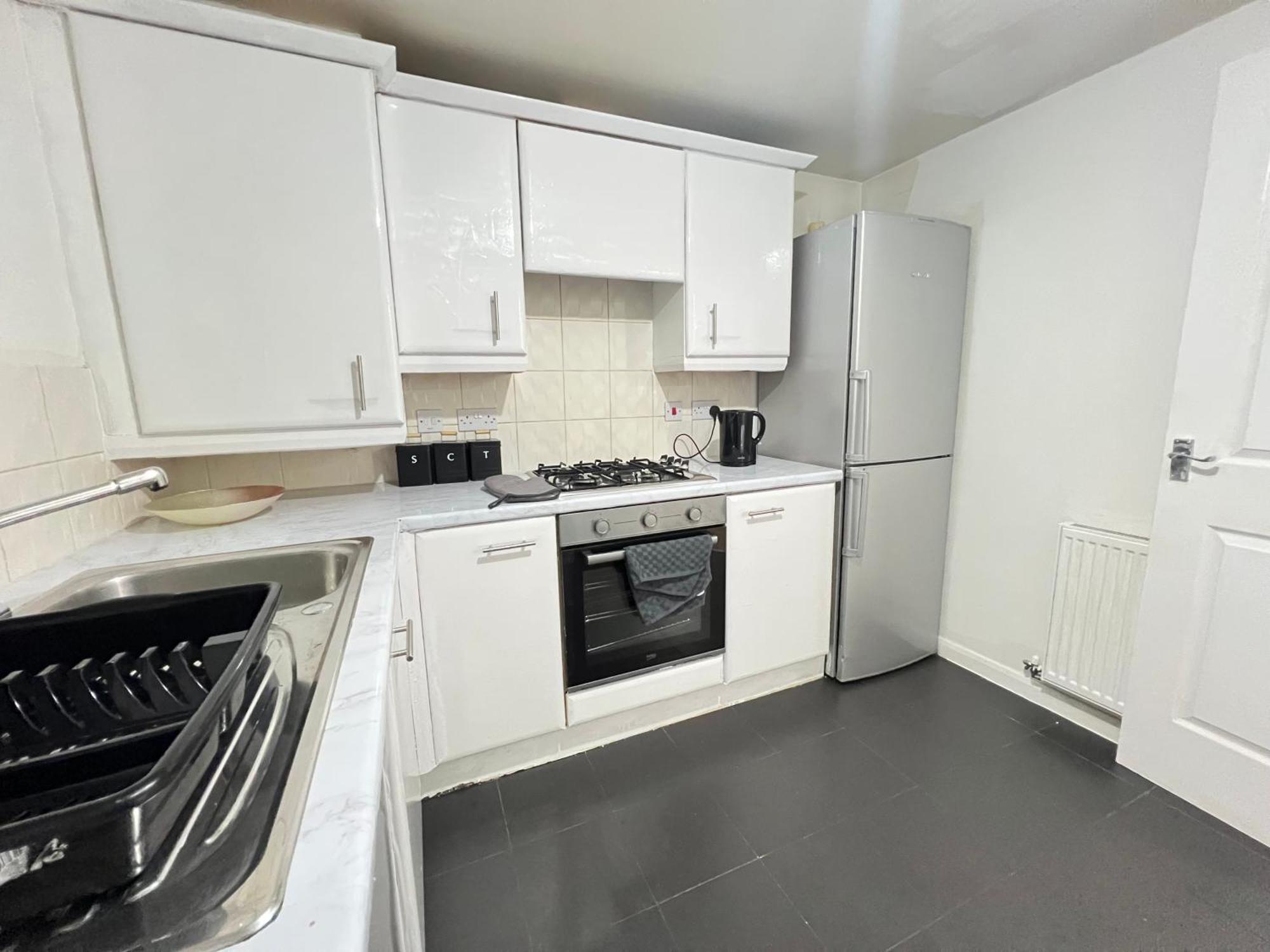 High End Luxury 2 Bed Apartment *